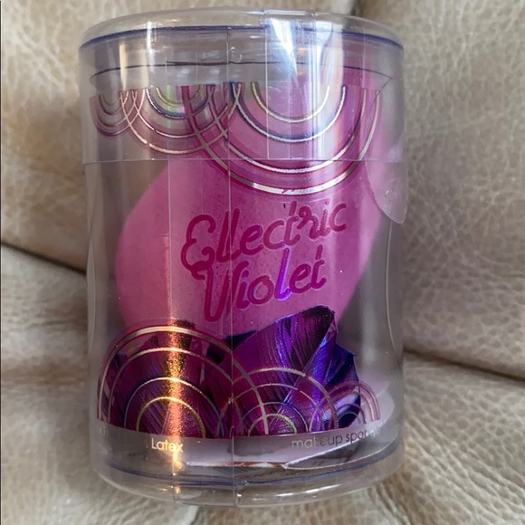 beautyblender Other - BeautyBlender Electric Violet New in Box